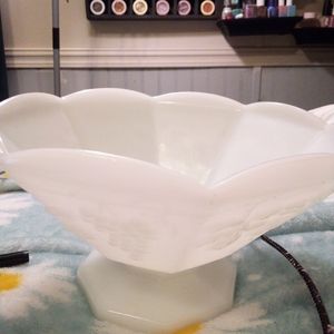 Vintage 1960's anchor Hocking Harvest Grapes white milk glass fruit bowl